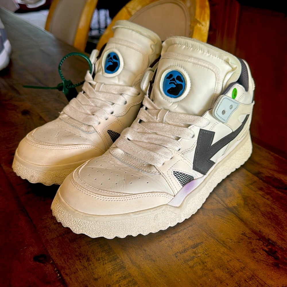 Off White Sponge mid top